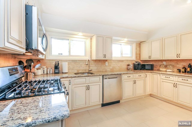 179 Brookfield Ave, Paramus, NJ 07652 photo 1
