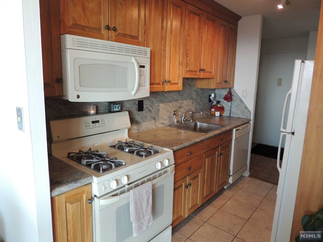 277 Prospect Ave #11G, Hackensack, NJ 07601 photo 1