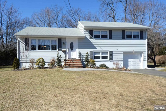 281 Eldon Ct, Ridgewood, NJ 07450 photo 1