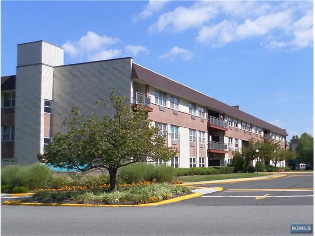 1111 River Rd #D16, Edgewater, NJ 07020 photo 1