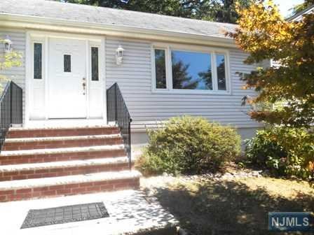 324 Maplewood Dr, Paramus, NJ 07652 photo 1