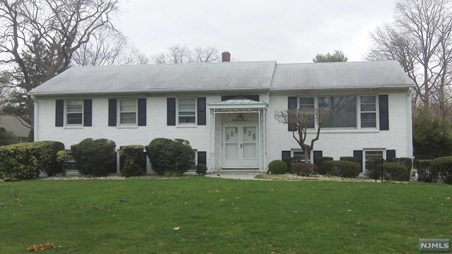 293 Alpine Dr, Paramus, NJ 07652 photo 1