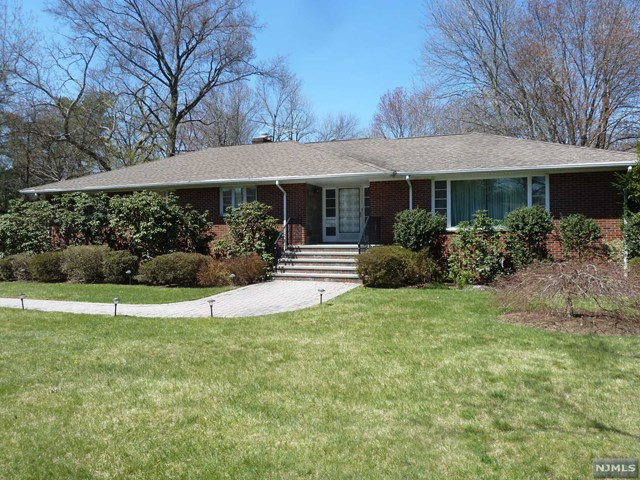363 Spring Valley Rd, Paramus, NJ 07652 photo 1