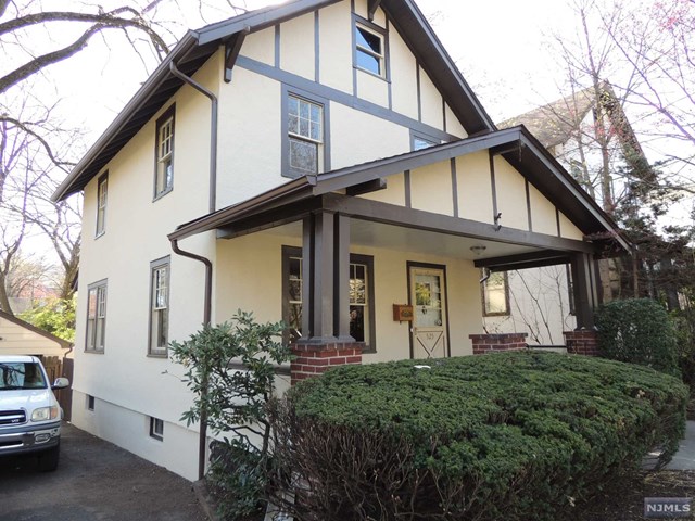 525 W Lookout Ave, Hackensack, NJ 07601 photo 1