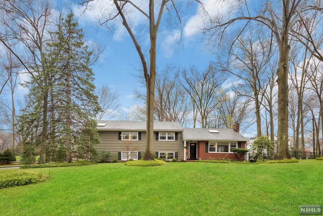3 Everett Rd, Demarest, NJ 07627 photo 1