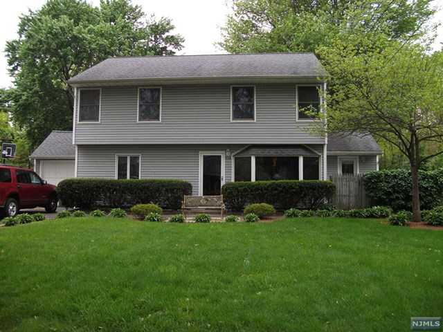 136 Arcola Ave, Paramus, NJ 07652 photo 1