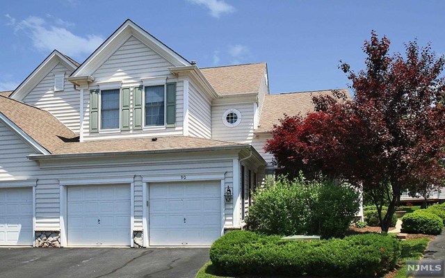 90 Balsam Ct, Paramus, NJ 07652 photo 1