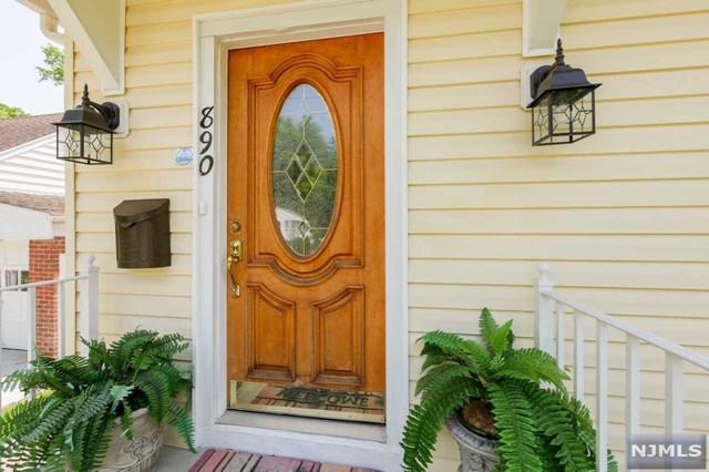 890 Summit Ave, Hackensack, NJ 07601 photo 1