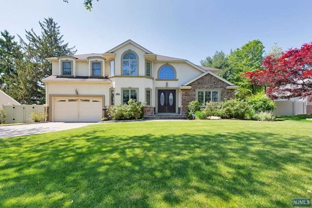 198 Thomas Dr, Paramus, NJ 07652 photo 1
