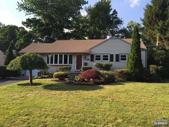 219 Sweetbriar Ave, Paramus, NJ 07652 photo 1