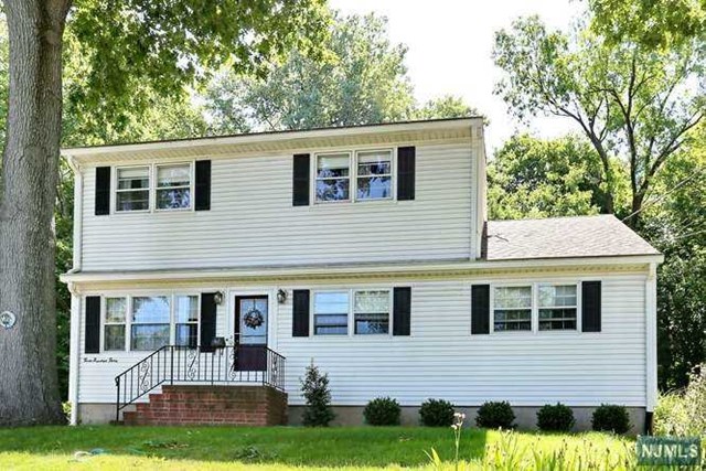 340 Lockwood Dr, Paramus, NJ 07652 photo 1