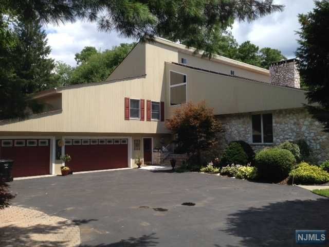 92 Spring Valley Rd, Paramus, NJ 07652 photo 1