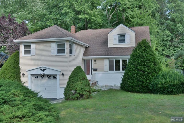 156 Village Cir E, Paramus, NJ 07652 photo 1