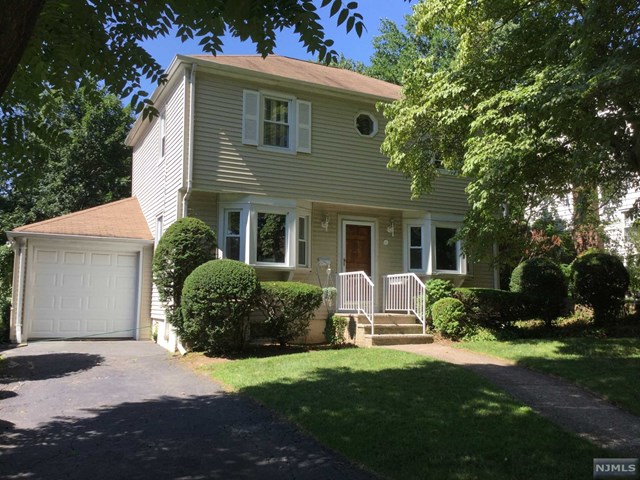 82 Werner Pl, Teaneck, NJ 07666 photo 1
