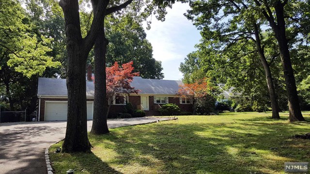 386 N Farview Ave, Paramus, NJ 07652 photo 1