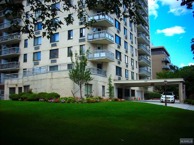 307 Prospect Ave #15D, Hackensack, NJ 07601 photo 1