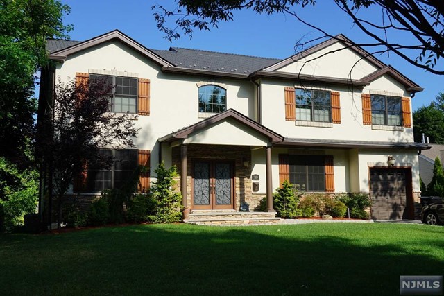 209 Hillcrest Dr, Paramus, NJ 07652 photo 1