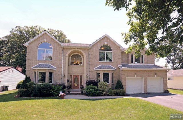 352 Elliot Pl, Paramus, NJ 07652 photo 1