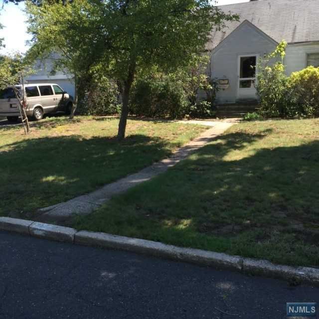 706 Gerald St, Paramus, NJ 07652 photo 1