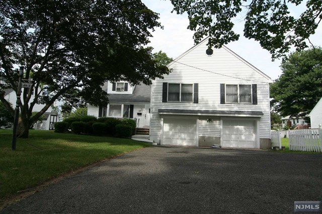 129 Village Cir E, Paramus, NJ 07652 photo 1