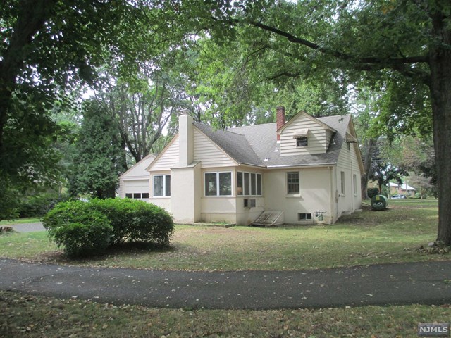 782 Highland Ave, Paramus, NJ 07652 photo 1