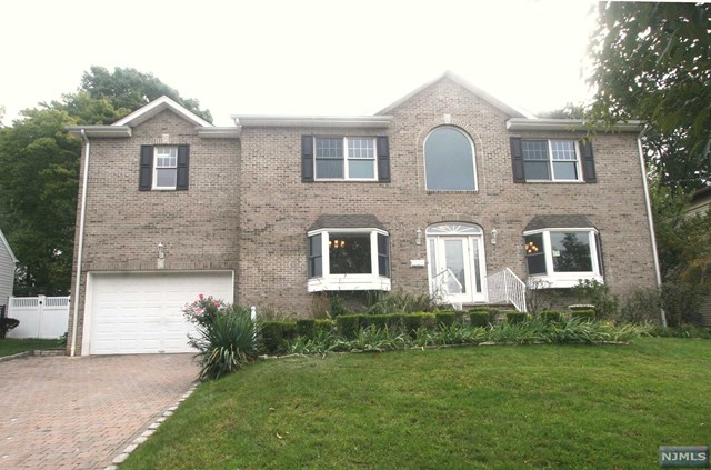266 Wedgewood Dr, Paramus, NJ 07652 photo 1