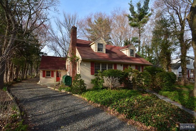 271 E Midland Ave, Paramus, NJ 07652 photo 1