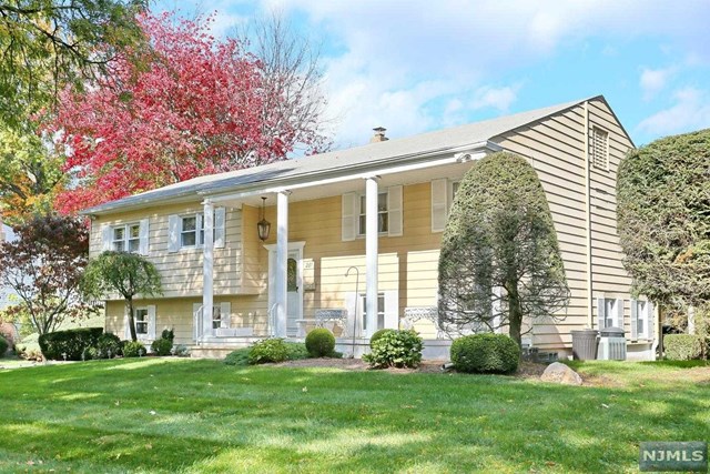 281 Colby Pl, Paramus, NJ 07652 photo 1