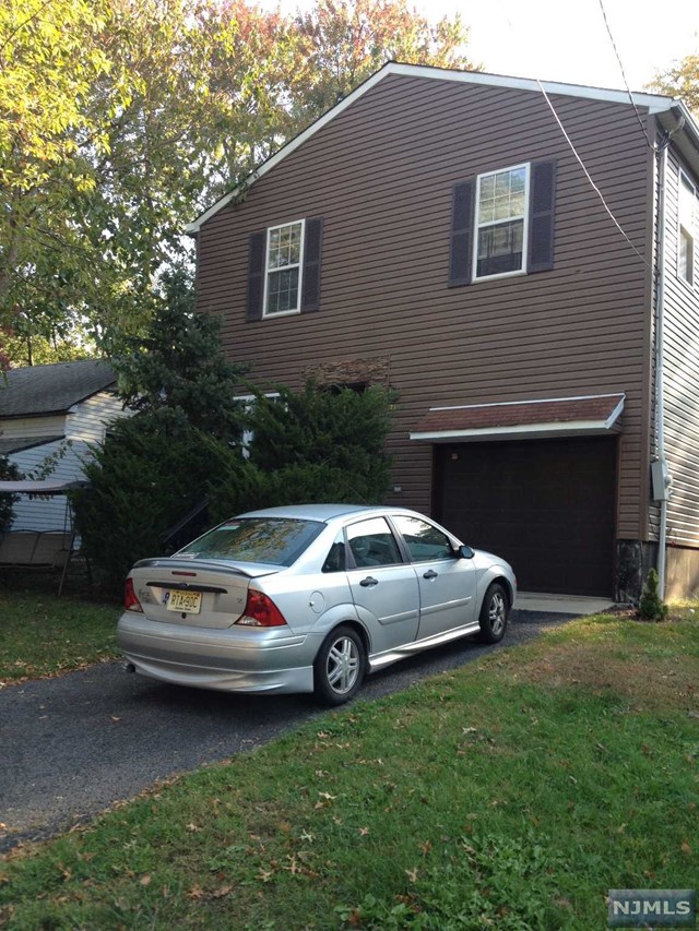 738 Bogert Rd, River Edge, NJ 07661 photo 1