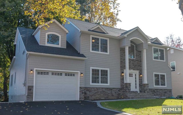 340 Elmwood Dr, Paramus, NJ 07652 photo 1