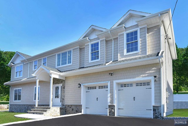 700 Terrace Dr, Paramus, NJ 07652 photo 1