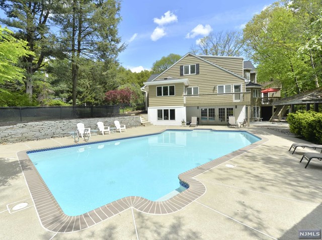 30 Old Forge Ct, Upper Saddle River, NJ 07458 photo 1