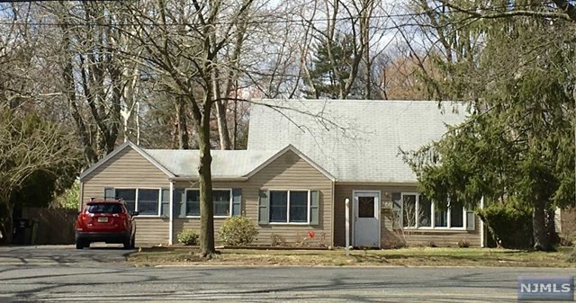 493 Forest Ave, Paramus, NJ 07652 photo 1