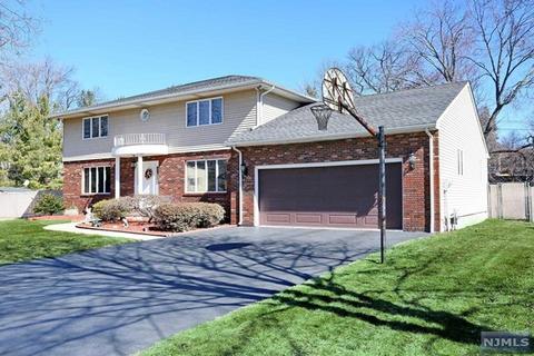 28 Bluebell Ct, Paramus, NJ 07652 photo 1