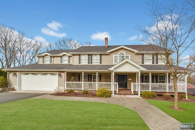 209 Harwood Pl, Paramus, NJ 07652 photo 1