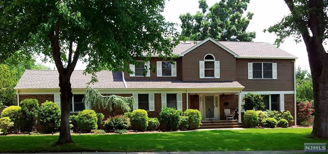 812 Stella Ct, Paramus, NJ 07652 photo 1