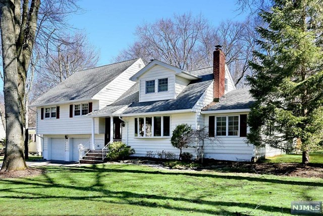 22 Robin Rd, Demarest, NJ 07627 photo 1