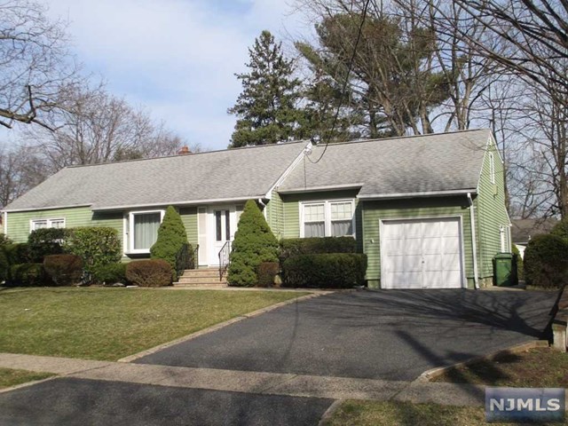 804 Godwin Rd, Paramus, NJ 07652 photo 1