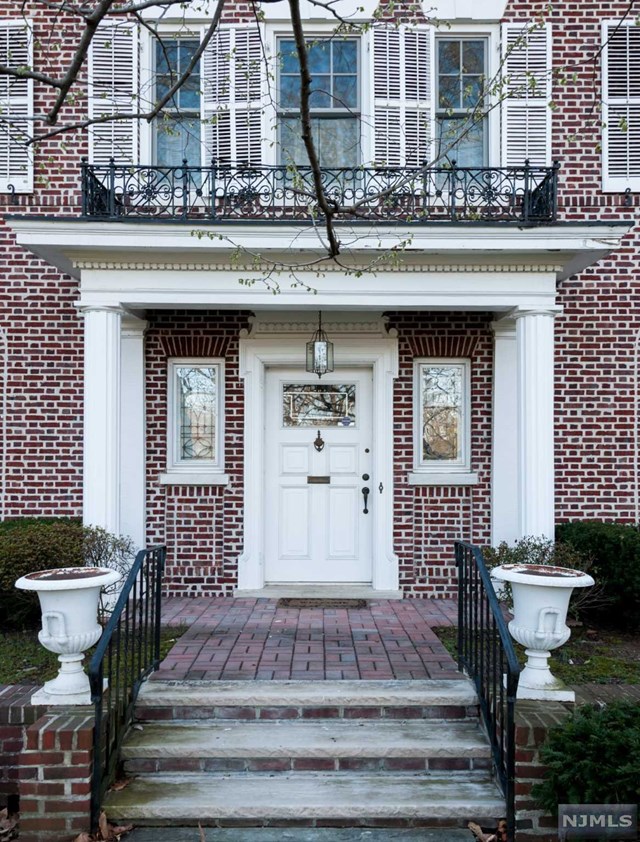 547 Summit Ave, Hackensack, NJ 07601 photo 1