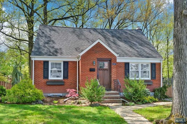 20 Pershing Pl, Cresskill, NJ 07626 photo 1