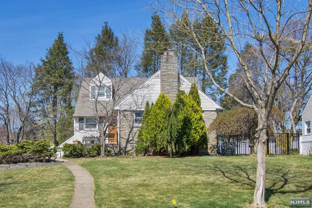 658 Schaefer Ave, Oradell, NJ 07649 photo 1