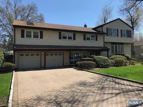 141 Midwood Rd, Paramus, NJ 07652 photo 1