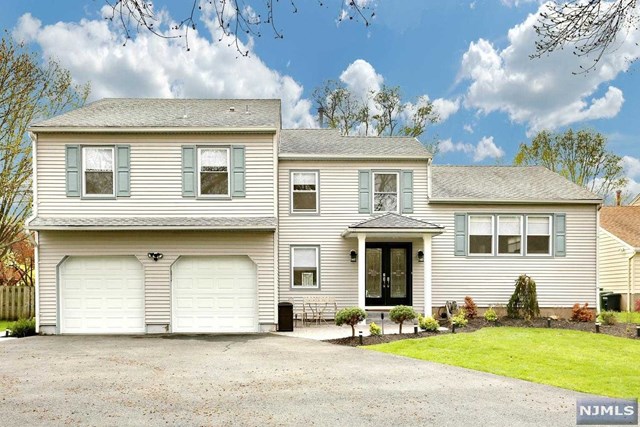 12 Manning Rd, Paramus, NJ 07652 photo 1