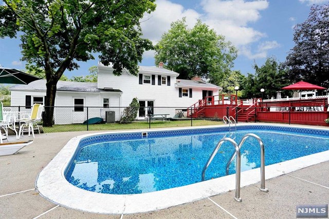 18 Rustic Dr, Waldwick, NJ 07463 photo 1