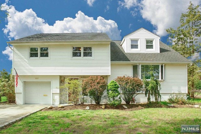 152 Windsor Rd, Paramus, NJ 07652 photo 1