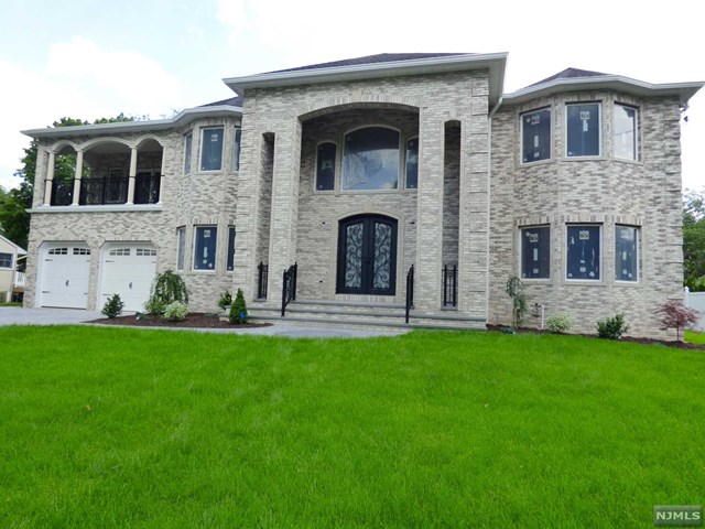 32 Hollybrook Rd, Paramus, NJ 07652 photo 1