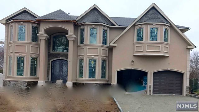 688 Terrace Dr, Paramus, NJ 07652 photo 1