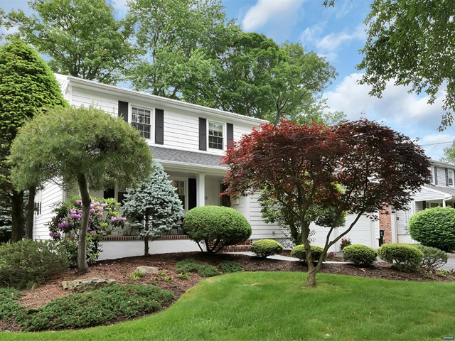 365 Mckinley Blvd, Paramus, NJ 07652 photo 1