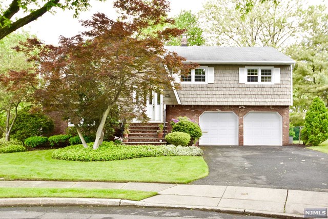 91 Trinity Ct, Paramus, NJ 07652 photo 1