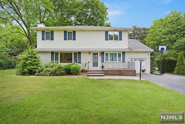 302 Idaho St, Paramus, NJ 07652 photo 1